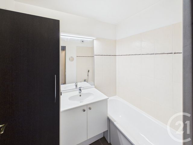 Appartement F3 à vendre - 3 pièces - 61.0 m2 - TRAPPES - 78 - ILE-DE-FRANCE - Century 21 Asf Immo