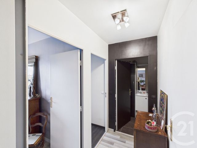 Appartement F3 à vendre - 3 pièces - 61.0 m2 - TRAPPES - 78 - ILE-DE-FRANCE - Century 21 Asf Immo