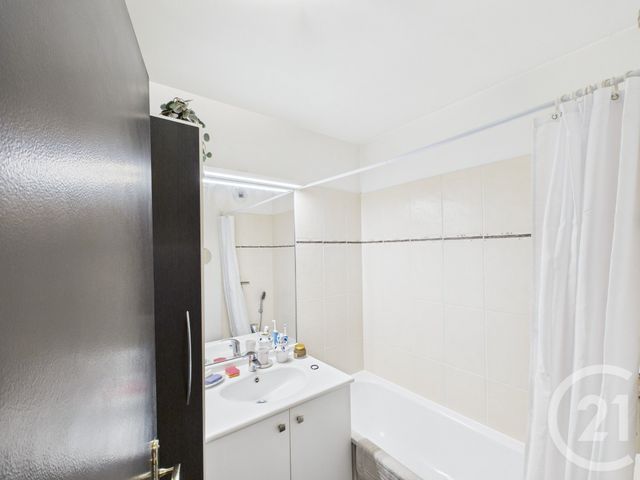 Appartement F3 à vendre - 3 pièces - 61.0 m2 - TRAPPES - 78 - ILE-DE-FRANCE - Century 21 Asf Immo