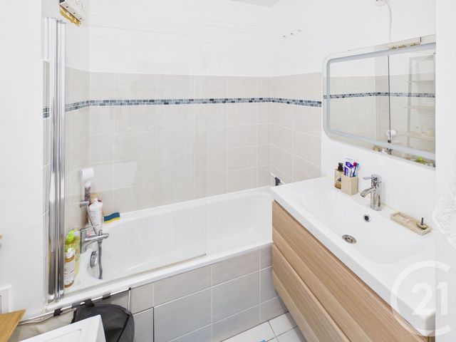 Appartement F2 à vendre - 2 pièces - 41.0 m2 - TRAPPES - 78 - ILE-DE-FRANCE - Century 21 Asf Immo