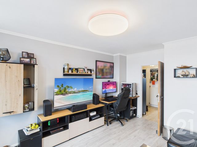 Appartement T2 à vendre - 2 pièces - 43.0 m2 - TRAPPES - 78 - ILE-DE-FRANCE - Century 21 Asf Immo