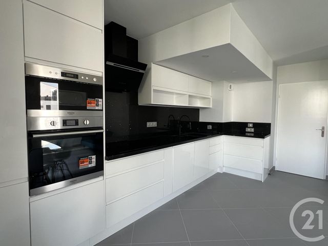 Afficher la photo en grand Appartement F3 à louer - 3 pièces - 63.0 m2 - TRAPPES - 78 - ILE-DE-FRANCE - Century 21 Asf Immo
