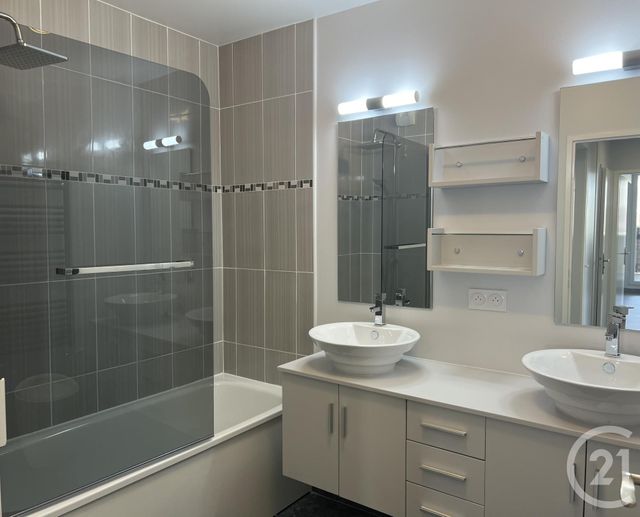 Afficher la photo en grand Appartement F3 à louer - 3 pièces - 63.0 m2 - TRAPPES - 78 - ILE-DE-FRANCE - Century 21 Asf Immo