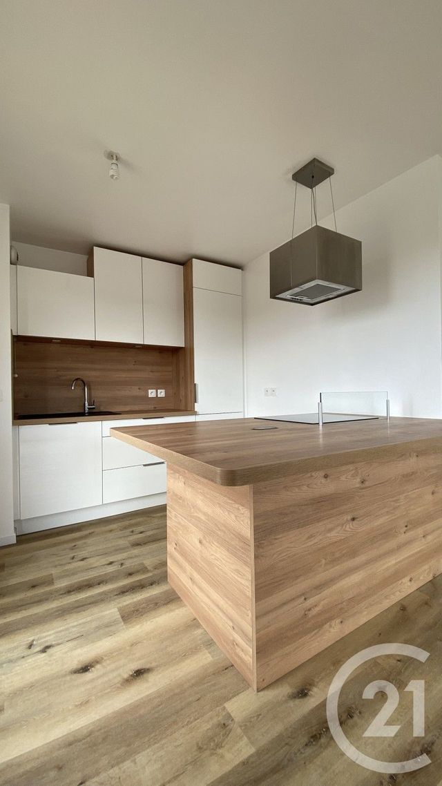 Appartement F3 à louer - 3 pièces - 62.6 m2 - TRAPPES - 78 - ILE-DE-FRANCE - Century 21 Asf Immo