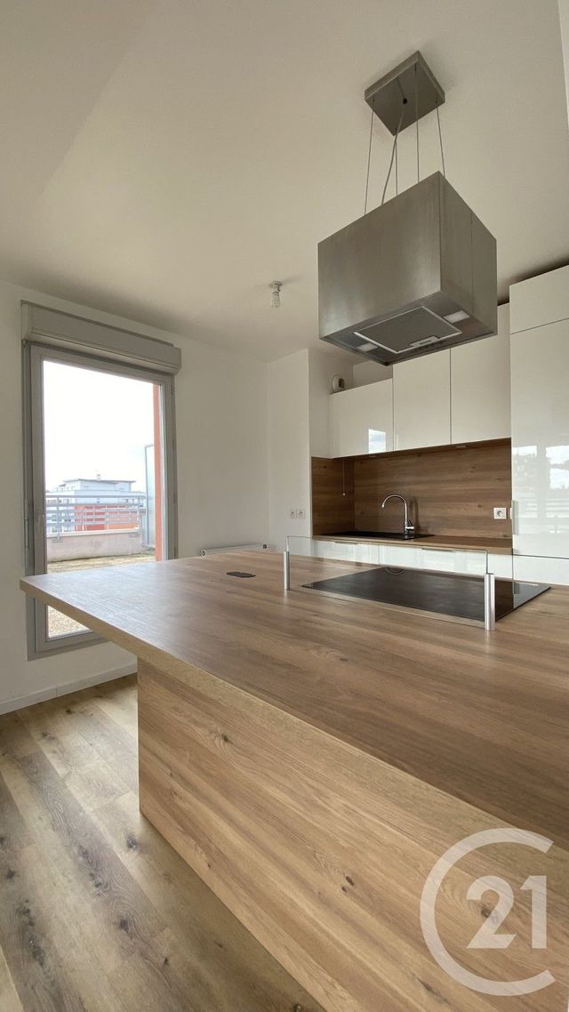 Appartement F3 à louer - 3 pièces - 62.6 m2 - TRAPPES - 78 - ILE-DE-FRANCE - Century 21 Asf Immo