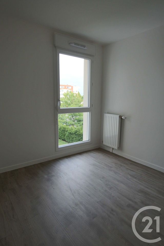 Appartement F2 à louer - 2 pièces - 45.4 m2 - TRAPPES - 78 - ILE-DE-FRANCE - Century 21 Asf Immo