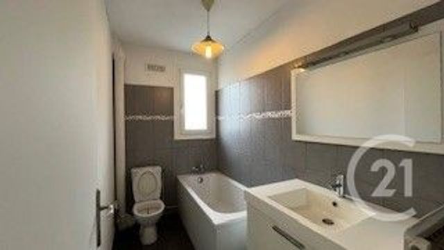 Appartement F3 à louer - 3 pièces - 57.6 m2 - TRAPPES - 78 - ILE-DE-FRANCE - Century 21 Asf Immo