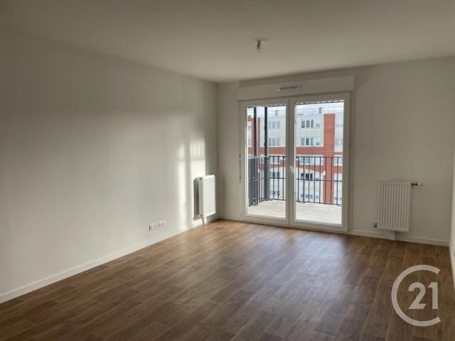 Appartement F2 à louer - 2 pièces - 40.26 m2 - TRAPPES - 78 - ILE-DE-FRANCE - Century 21 Asf Immo