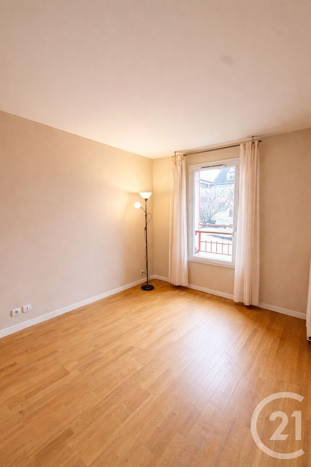Appartement F3 à vendre - 3 pièces - 57.0 m2 - TRAPPES - 78 - ILE-DE-FRANCE - Century 21 Asf Immo