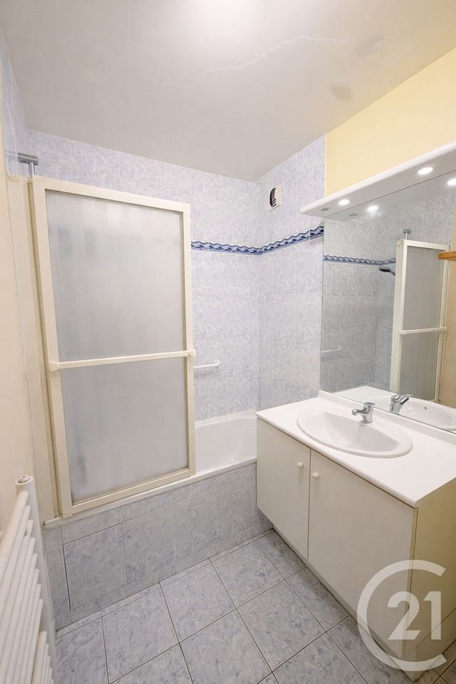 Appartement F3 à vendre - 3 pièces - 57.0 m2 - TRAPPES - 78 - ILE-DE-FRANCE - Century 21 Asf Immo