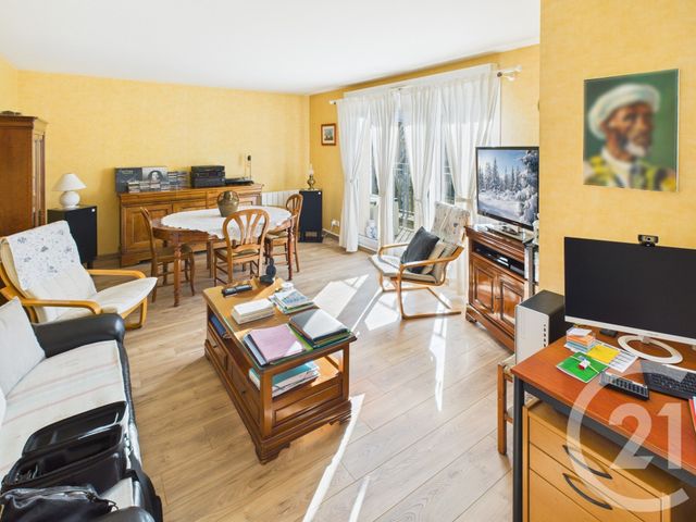 Appartement F3 à vendre - 3 pièces - 67.0 m2 - TRAPPES - 78 - ILE-DE-FRANCE - Century 21 Asf Immo
