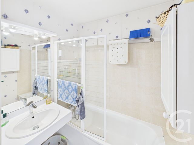 Appartement F3 à vendre - 3 pièces - 67.0 m2 - TRAPPES - 78 - ILE-DE-FRANCE - Century 21 Asf Immo