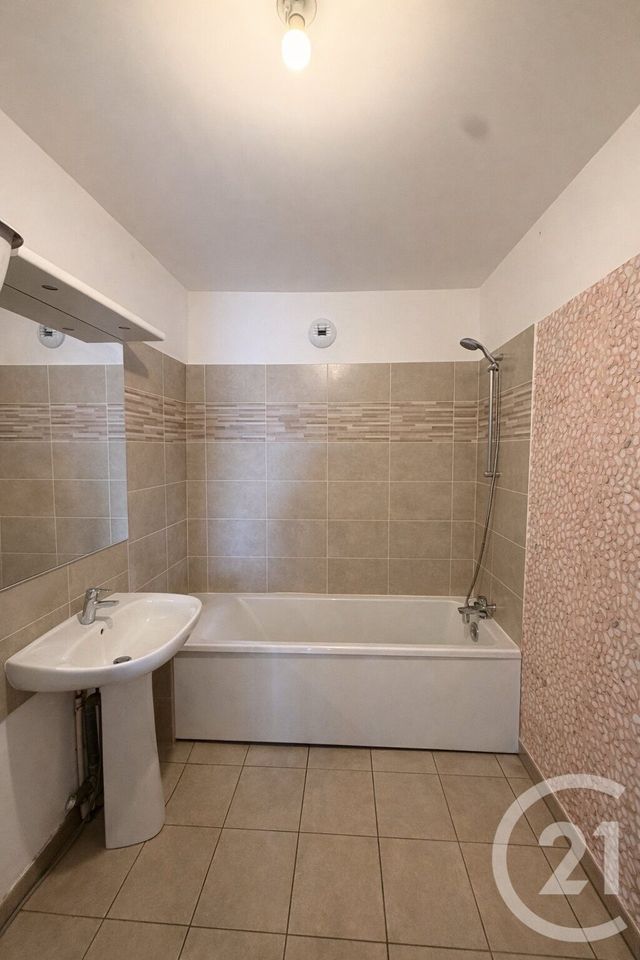 Appartement T4 à vendre - 4 pièces - 75.0 m2 - TRAPPES - 78 - ILE-DE-FRANCE - Century 21 Asf Immo