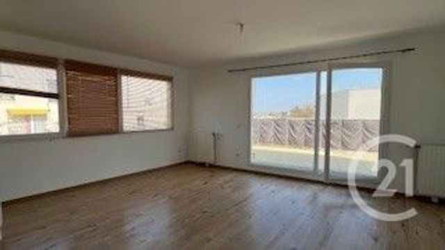 Appartement F2 à louer - 2 pièces - 42.0 m2 - TRAPPES - 78 - ILE-DE-FRANCE - Century 21 Asf Immo