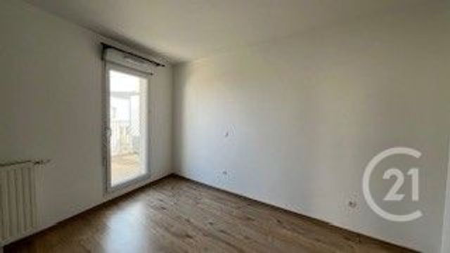 Appartement F2 à louer - 2 pièces - 42.0 m2 - TRAPPES - 78 - ILE-DE-FRANCE - Century 21 Asf Immo