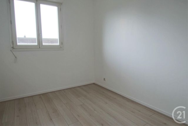 Appartement F2 à louer - 2 pièces - 47.0 m2 - TRAPPES - 78 - ILE-DE-FRANCE - Century 21 Asf Immo