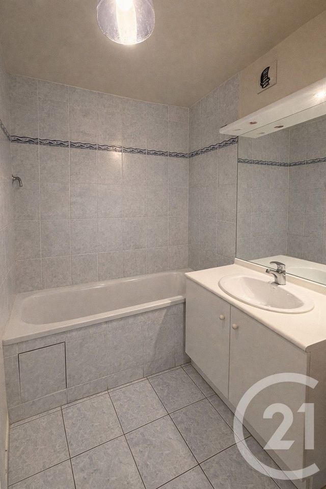 Appartement F2 à vendre - 2 pièces - 44.71 m2 - TRAPPES - 78 - ILE-DE-FRANCE - Century 21 Asf Immo