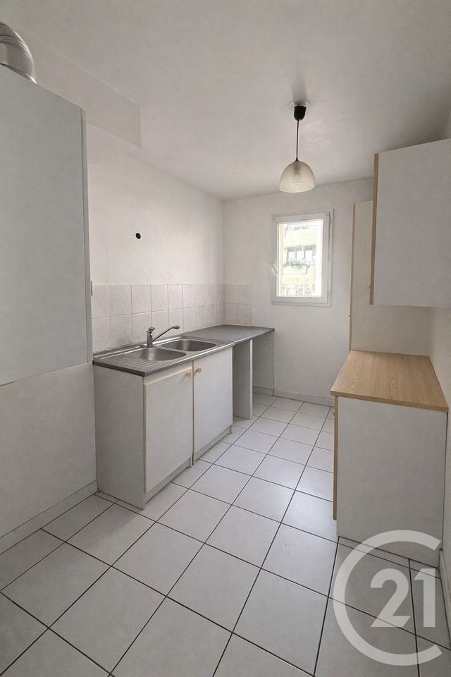 Appartement F2 à vendre - 2 pièces - 44.71 m2 - TRAPPES - 78 - ILE-DE-FRANCE - Century 21 Asf Immo