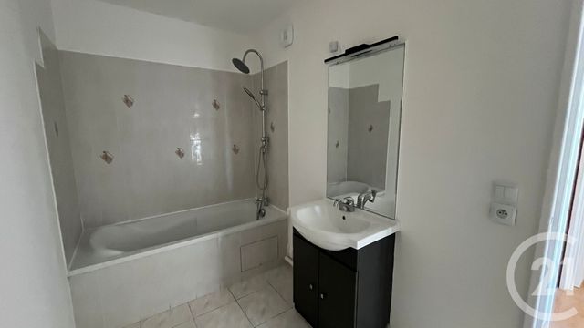 Appartement F3 à louer - 3 pièces - 65.67 m2 - TRAPPES - 78 - ILE-DE-FRANCE - Century 21 Asf Immo