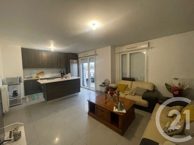 Appartement F3 à louer - 3 pièces - 66.48 m2 - TRAPPES - 78 - ILE-DE-FRANCE - Century 21 Asf Immo