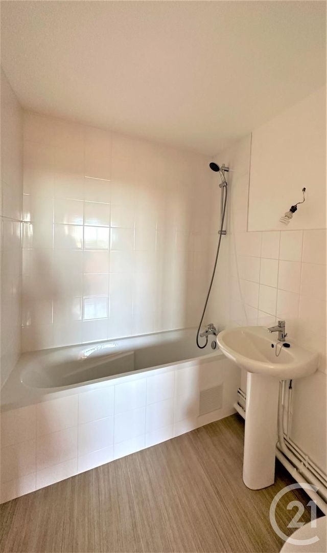 Appartement F3 à louer - 3 pièces - 50.66 m2 - ISSOU - 78 - ILE-DE-FRANCE - Century 21 Asf Immo