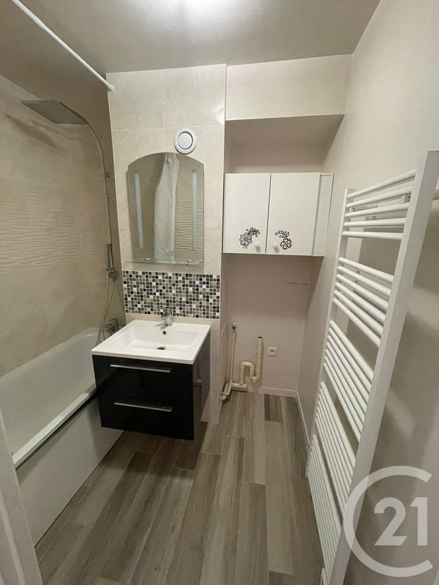 Appartement F3 à louer - 3 pièces - 56.0 m2 - TRAPPES - 78 - ILE-DE-FRANCE - Century 21 Asf Immo