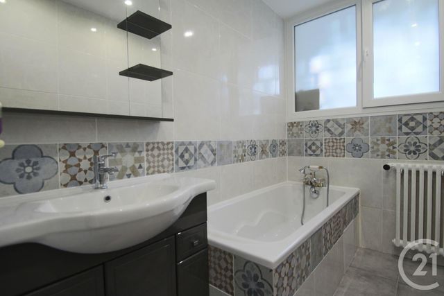 Appartement F4 à louer - 4 pièces - 68.09 m2 - TRAPPES - 78 - ILE-DE-FRANCE - Century 21 Asf Immo