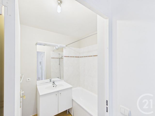 Appartement F2 à vendre - 2 pièces - 45.1 m2 - TRAPPES - 78 - ILE-DE-FRANCE - Century 21 Asf Immo