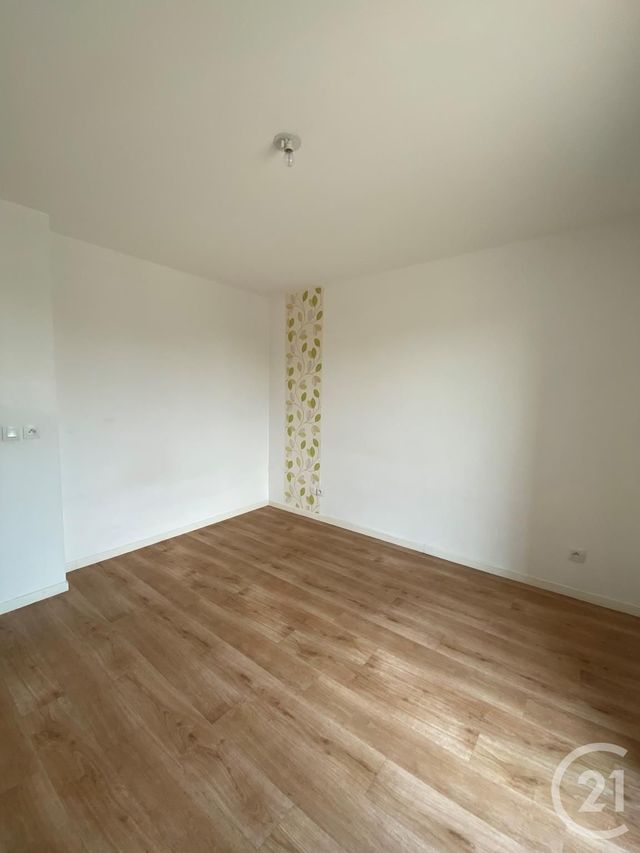 Appartement F2 à louer - 2 pièces - 52.23 m2 - TRAPPES - 78 - ILE-DE-FRANCE - Century 21 Asf Immo
